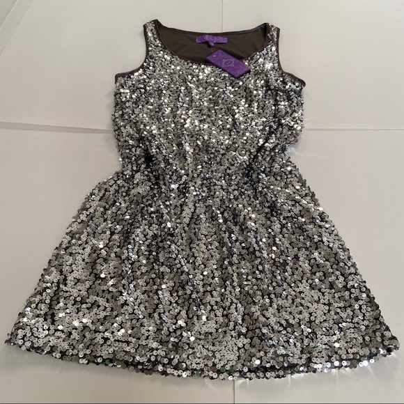 Jolie Size 14 Sequin Dress, Silver/Grey - Picture 6 of 11